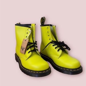 Dr Martens 1460 Lime Green Smooth Leather 8 Eye Combat Boots Men’s 6 / Women’s 7